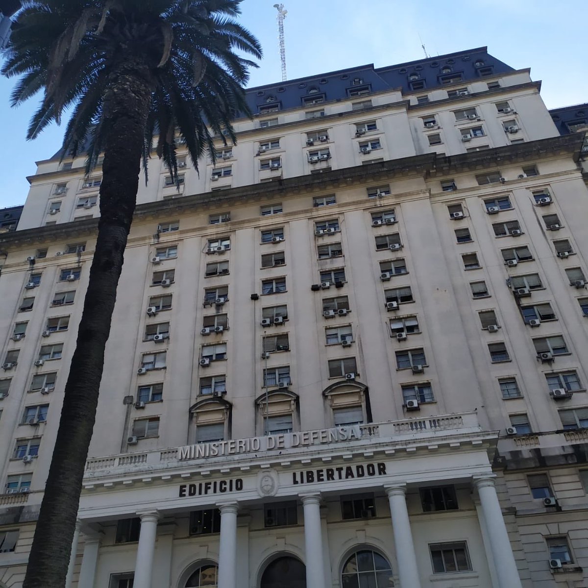 RossiAgustinOk's tweet image. ENORME RETROCESO. 
La designación del actual Jefe del Estado Mayor General del Ejército Argentino como Ministro de Defensa es un enorme retroceso para la democracia argentina y para las Fuerzas Armadas como institución de la República Argentina. 

En Argentina, a lo largo de más…