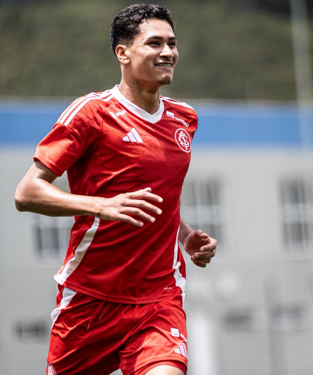 InterTimeLine's tweet image. 🚨🇧🇷 Chelsea (🏴󠁧󠁢󠁥󠁮󠁧󠁿) monitora desenvolvimento de João Bezerra (2009) e pode enviar uma proposta ao Internacional na janela de transferências de junho! ⚠️

[@NicoSchira]