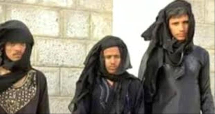 FaithWolfa's tweet image. لازم اضافة الحفاظات النسائية لبند التبرعات وعندي عبايات قديمة اخوتنا في اليمن محتاجين 😬😂