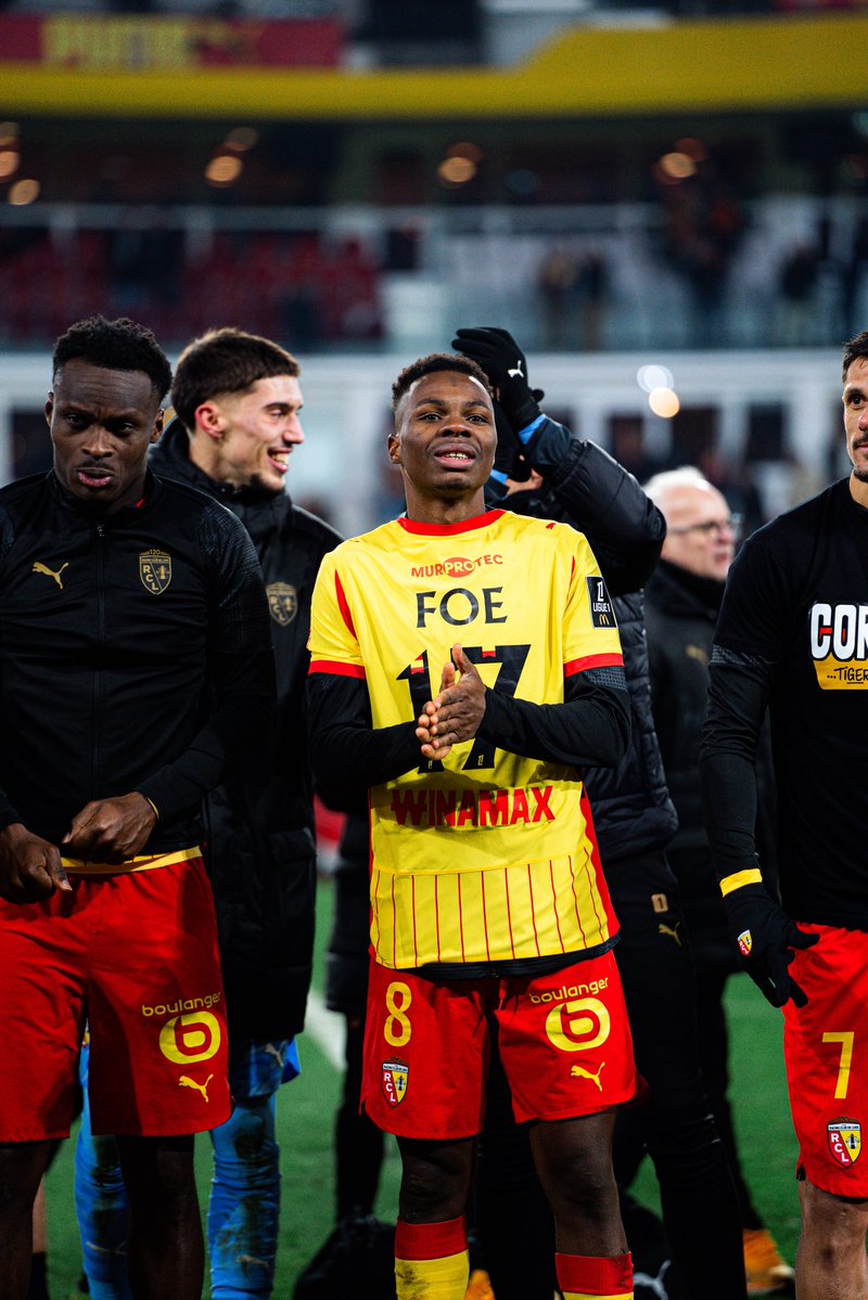 msangare2002's tweet image. Très gros performance de toute l’équipe surtout dans un match un peu spécial ce 3 points elle est pour tout ces personnes Disparu 🕊️❤️

Et merci aux supporteurs pour ce ambiance incroyable 😍💪🏾

On continue de travailler le meilleur reste à venir ❤️💛
