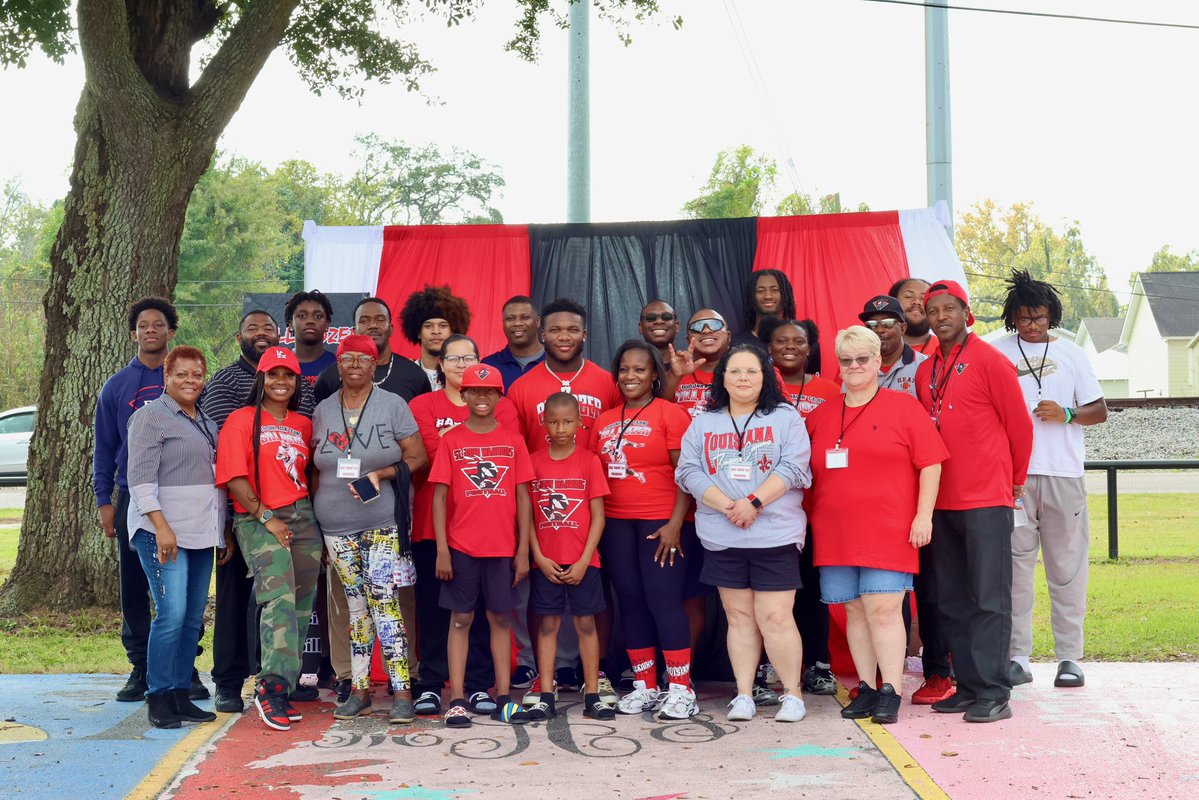 2Bill_05's tweet image. When you give from the heart, the impact lasts far beyond the moment.❤️🦃
#CommunityFirst #BillDozerGivesBack