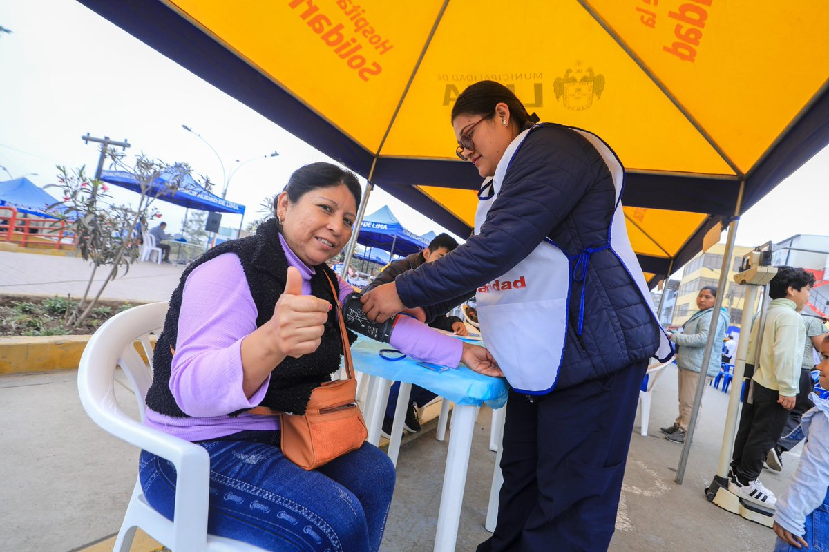 MuniLima's tweet image. ¡Salud popular en Carabayllo! ✨

Llevamos atención médica gratuita a los vecinos, quienes accedieron a más de 15 especialidades y servicios sociales de la #MML con el apoyo del Hospital de la Solidaridad.