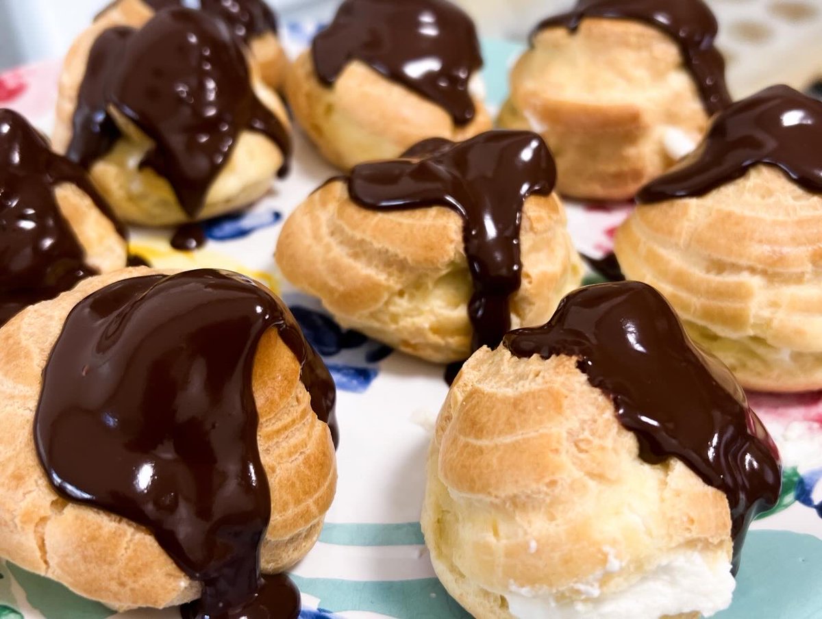 sambaschutte's tweet image. Thank you to over 115 of you from all over the World for joining me today as we baked profiteroles to benefit @FeedingAmerica! Thank you @charliecapen @BeMomentus for putting this together. So grateful for you all! Truly the best fans ever. Bon appetit and happy holidays!❤️🏴‍☠️🙏🏾