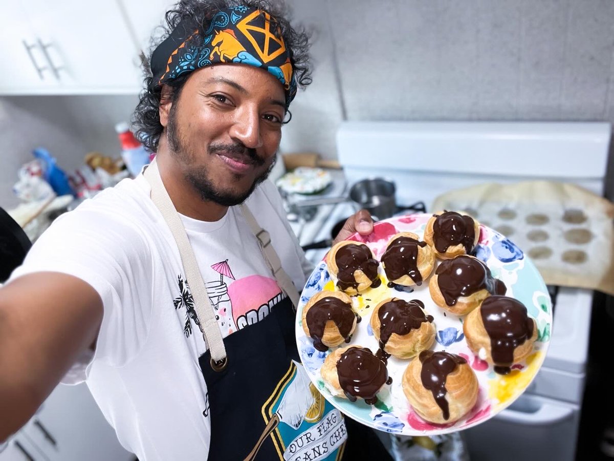 sambaschutte's tweet image. Thank you to over 115 of you from all over the World for joining me today as we baked profiteroles to benefit @FeedingAmerica! Thank you @charliecapen @BeMomentus for putting this together. So grateful for you all! Truly the best fans ever. Bon appetit and happy holidays!❤️🏴‍☠️🙏🏾