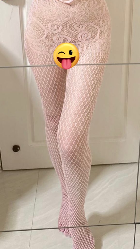 Ming36726748's tweet photo. 上次件粉紅色唔小心俾我撕爛左，女朋友今次買返件新既😍😍

應該又會俾我撕多次🤣 https://t.co/JW6YEQqsZY