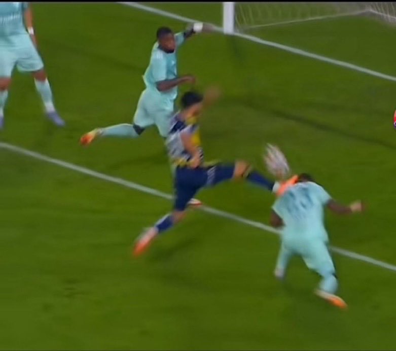 Hakem aynı…
Mekan: Suyun karşı yaka’sı 

Faul yok, kart yok!