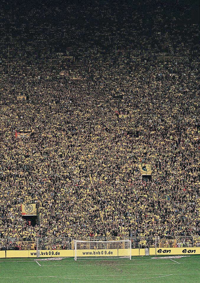 footballmemorys's tweet photo. Borussia Dortmund fans

#BorussiaDortmund #BVB #YellowWall #Fans https://t.co/B5jEoMYK6L