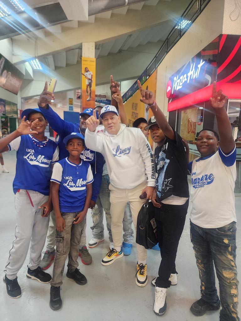 GRACIASSSS: En cada juego, el mismo cariño de los niños en el play!!!.

Recuerda el juego de hoy sábado: Estrellas vs Tigres desde las 7 de la noche por Digital 15.

#YoApoyoALidom