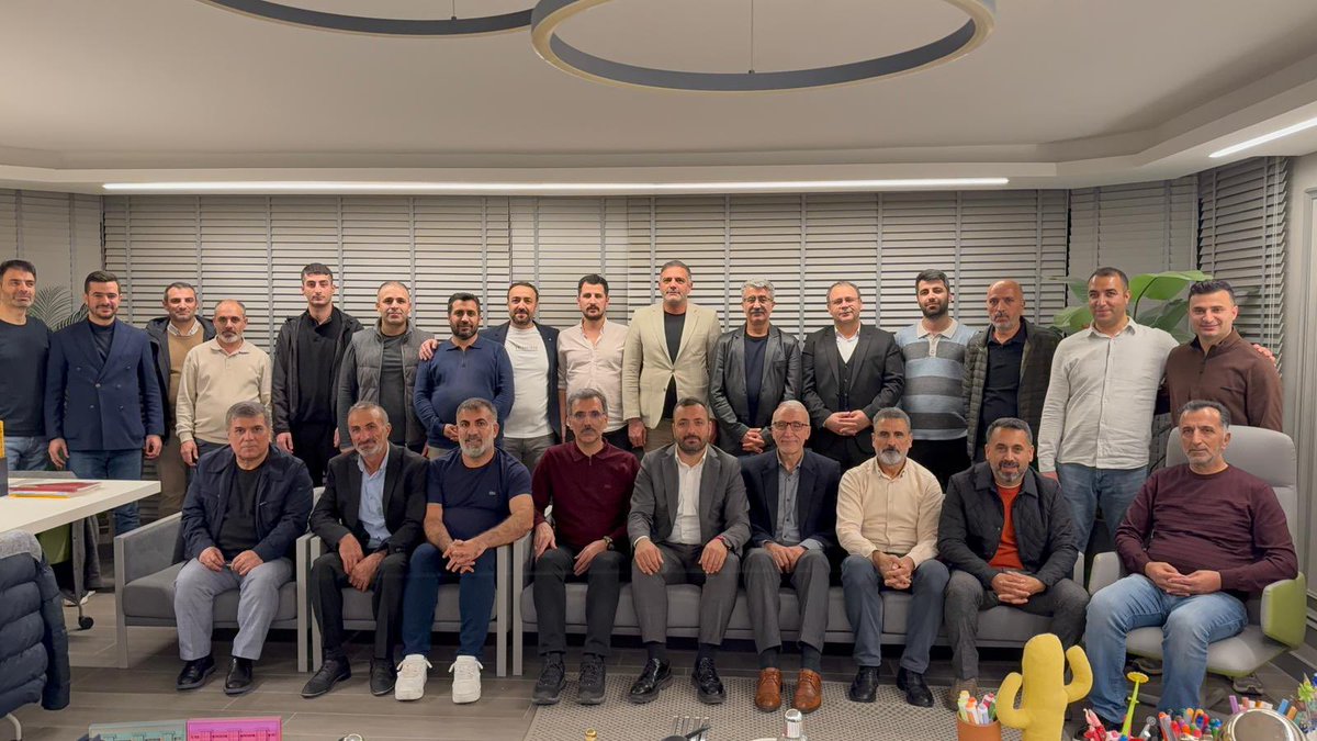 TavzDerBingol's tweet photo. Ankara’daki çok kıymetli aile bireylerimizle bir araya gelerek dernek çalışmalarımızı, istişare meclisimizin güncel durumunu ve gündeme dair konuları verimli bir şekilde değerlendirdik.
Nazik ev sahipliği için Salih Yüce abimize, katılım sağlayan tüm aile bireylerimize gönülden teşekkür eder; çalışma hayatlarında üstün başarılar dileriz.
Bu anlamlı buluşmanın birlik ve dayanışmamıza katkı sağlaması duası ve dileğiyle…