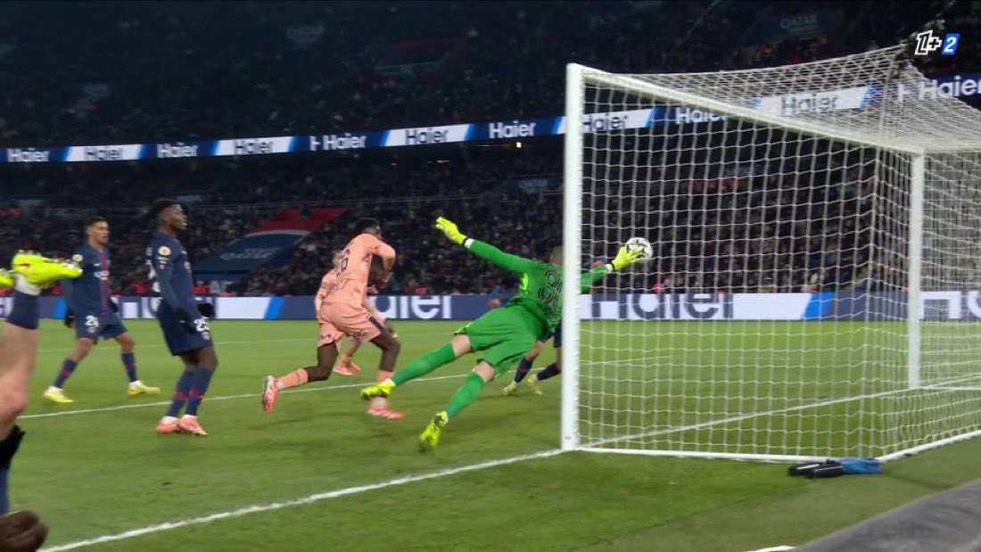 🧤🧱 Lucas The Wall Chevalier ! 

#PSGHAC