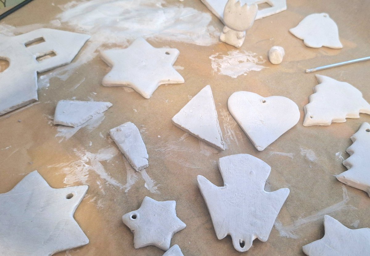 Ray_tsundere's tweet image. Since I couldn&apos;t find exactly what I was looking for in the store, I decided to make it myself. That&apos;s the process of the Christmas decoration so far. As soon as it&apos;s finished I&apos;ll post it.

#selfmade #crafting #Christmas #decoration #craft #Creative #artmoots #Christmasgift