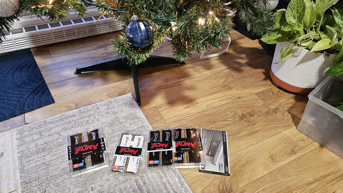 YNotMapleSyrup's tweet image. All I want for Christmas is affordable DDR5 for my clients 😢🙏