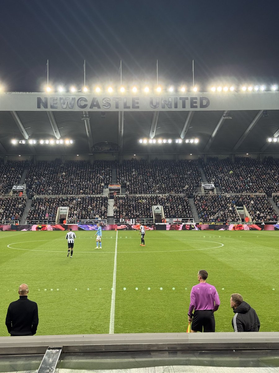 TimKrul's tweet image. Great to be back at St James Park, with @stadiumastro! The energy, the memories, and a huge win over @ManCity. Not bad evening in the Toon. #NUFC