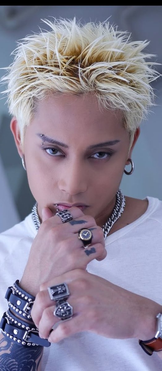 OstrichNiFelip's tweet photo. #DearFELIP

Ok lang na nakasimangot ka o nonchalant. Pogi ka pa rin naman. Di mo kelangang magpa-cute para maging attractive. Hayaan mo silang mangisay sa kaartehan sa kakatampo.  Masyado nang nagiinarte mga yan eh. Kape na lang tau 'nak. ☕☕☕

#FELIP https://t.co/OGF5QBKg5r