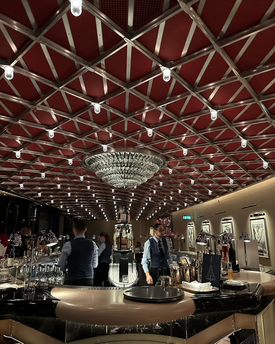 Z_3Becker's tweet photo. Having dinner in a magnificent hotel was such a delightful experience https://t.co/LDkmeqjTk7