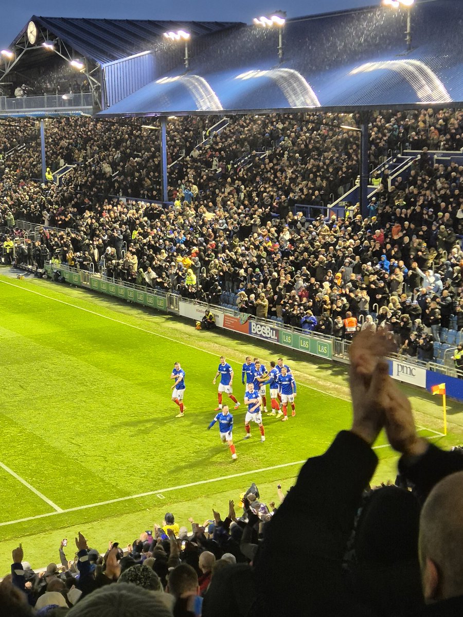 ClementsVicky's tweet image. Up the Blues!! #Pompey