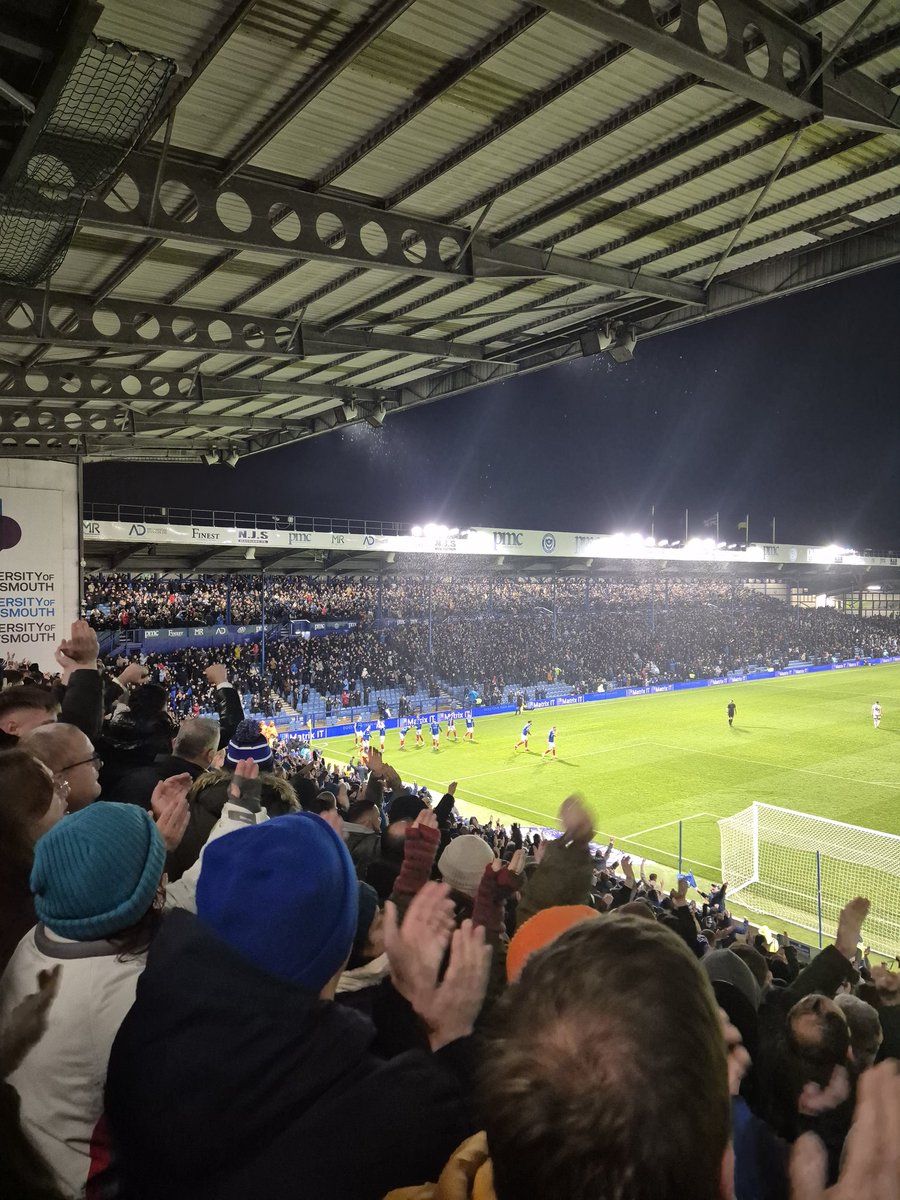 ClementsVicky's tweet image. Up the Blues!! #Pompey