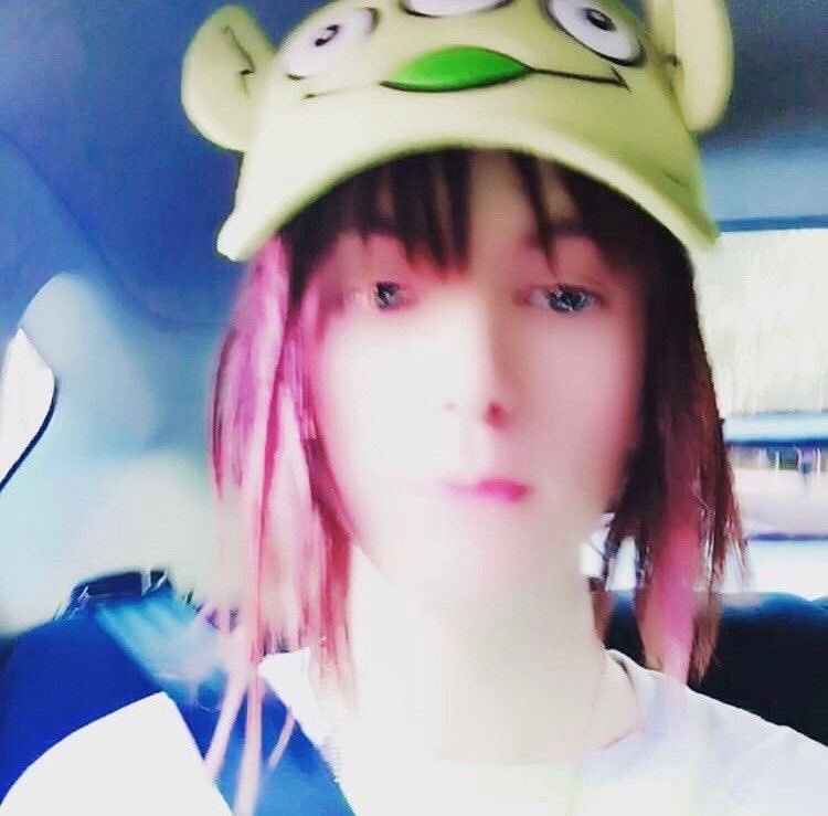 bladeepuke's tweet image. He looks like a pronoun here