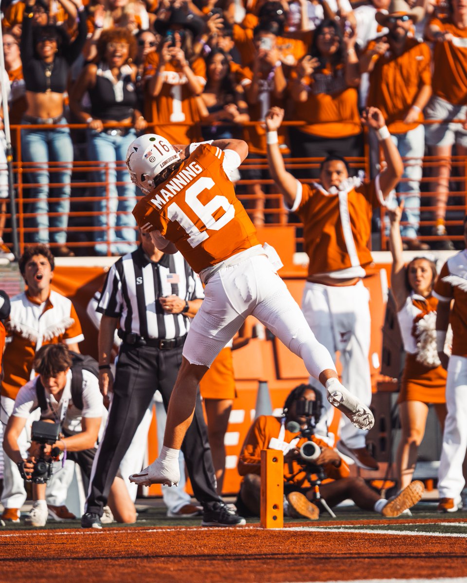 TexasFootball's tweet photo. 1️⃣6️⃣ doing it all 🤘 https://t.co/SQ6brPZV2M
