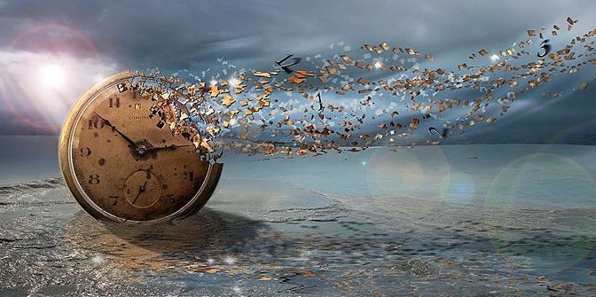 لماذا نهارب ونغلق الباب خلفنا
هذا السؤال يحمل عمقاً كبيرًا ووجعًا دفينًا."لماذا نهرب ونغلق الباب خلفنا؟"نهرب لأن البقاء أحيانًا يصبح أصعب من الرحيل.
نهرب لأن الألم صار أكبر من قدرتنا على احتماله، أو لأن الأمل خفت صوته فلم نعد نسمعه.
نهرب لأننا خائفون: من المواجهة، من الكسر مرة