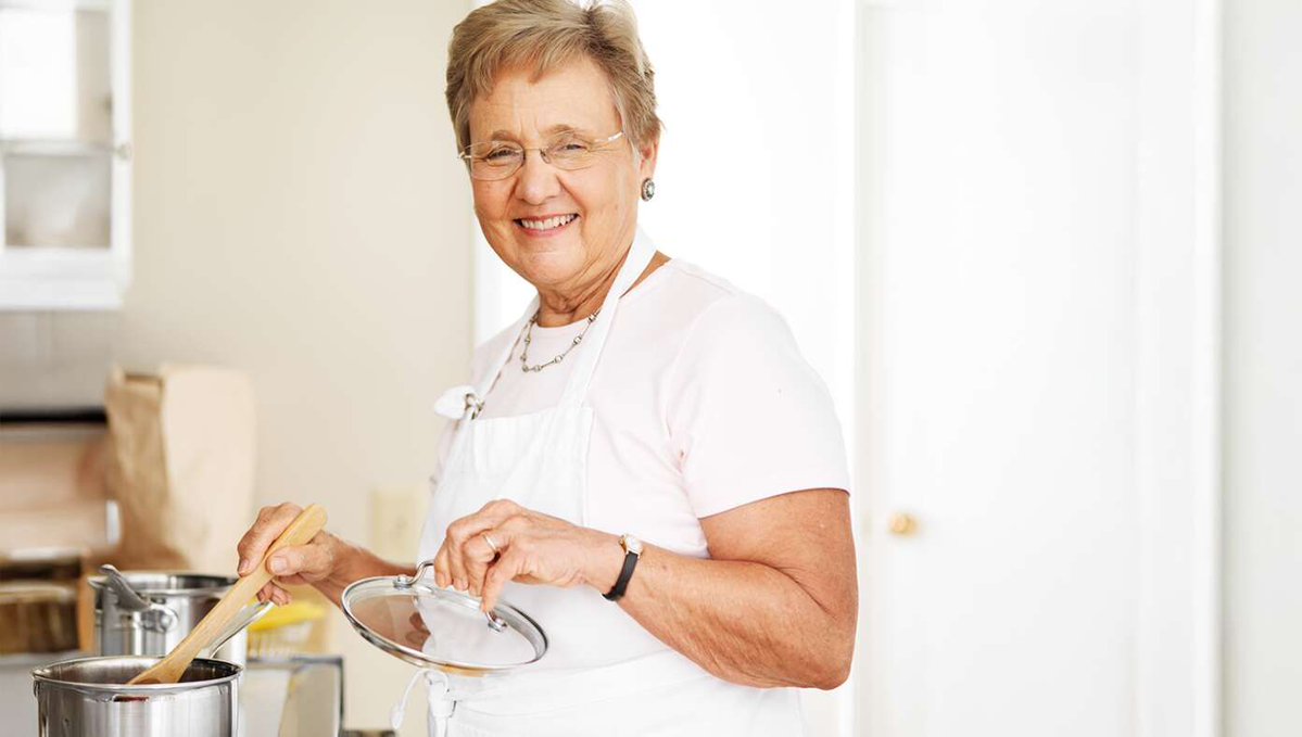 TheBabylonBee's tweet image. Mom Continues Longstanding Tradition Of Making Cranberry Sauce For No One buff.ly/O8AFuw4