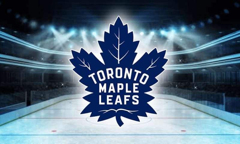 liskeard1's tweet image. 🇨🇦🍁🏒How is everyone&apos;s day going? Did you make time for a few laughs? The skies over downtown Toronto are clear with a few gorgeous clouds #Leafs tonight! Got a chance to talk Toronto sports with some very enthusiastic people at the grocery store today #Raptors! No snow here 😃