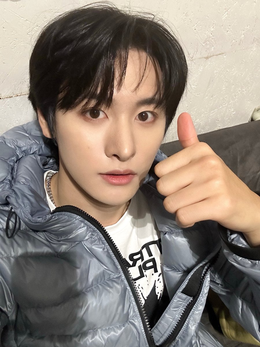 TRENDZ_OFFCL's tweet photo. [#은일] Warsaw~~🥳 I love you🫠

#FROM_TRENDZ #TO_FRIENDZ #TRENDZ #트렌드지 https://t.co/iiQg9EE5Ky