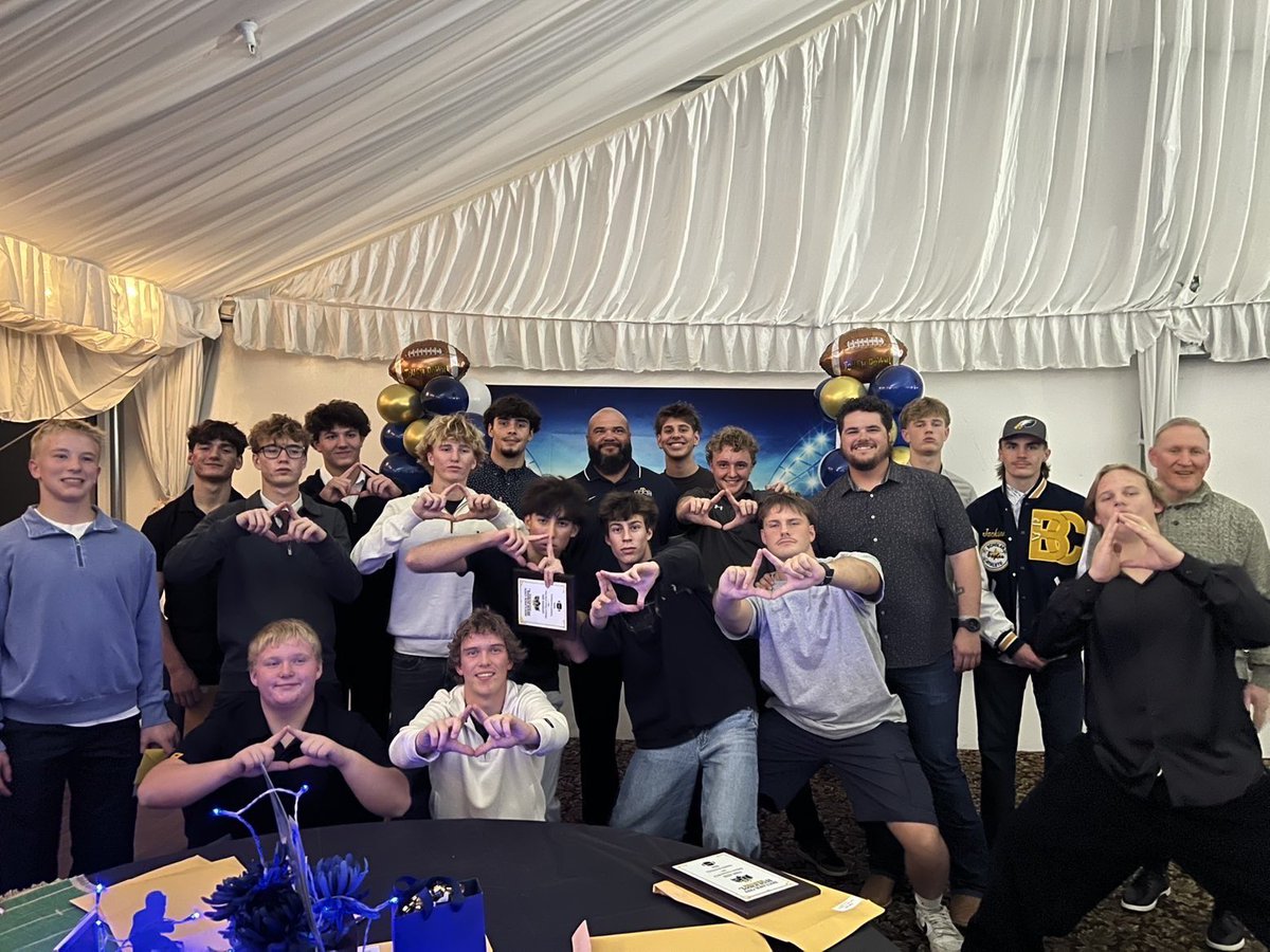 Offensive Player of The Year and <a href="/CammatthewsFB/">Cameron matthews</a> Defensive Player of the Year! We both worked so hard for this and all the glory goes to God. Such and amazing season very thankful for all my coaches and teammates. Can’t wait to come back next year even stronger🙏 #0block
#AGTG