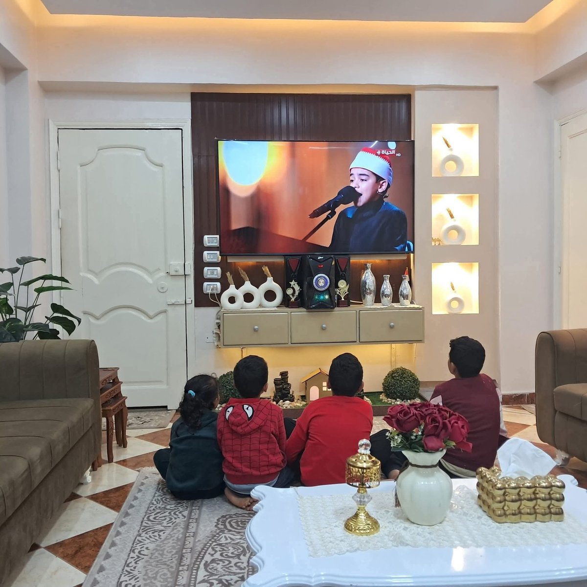 مصر بلد الأزهر، بلد القراء والعلماء تقدم للعالم نموذجًا جديدًا من الإبداع، ليس في الرياضة فقط، بل في ميادين القرآن، الصوت و الأداء والخشوع

ومهما تغيرت البرامج وتنوعت المنصات، تظل مصر تثبت في كل مرة أنها أرض تطلق المواهب ولا تُشبه أحدًا

برنامج دولة التلاوة تشعر بفخر حقيقي بسبب