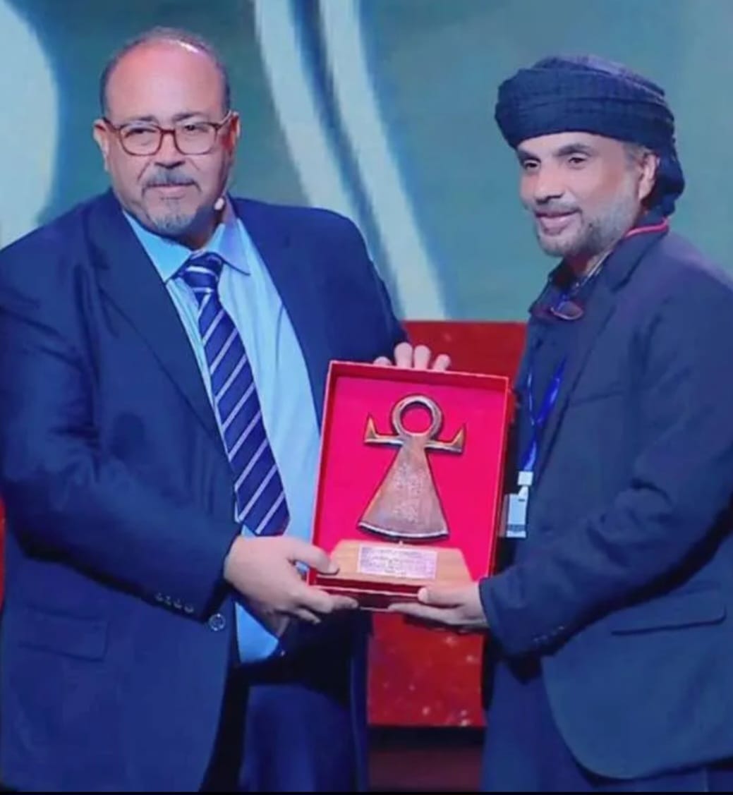 الحمدلله الذي أكرمني اليوم بالتكريم في #مهرجان_قرطاج_المسرحي أحد أعرق المهرجانات الدولية. هذا التكريم ليس لشخصي فقط، بل هو تتويج لمسيرة المسرح العُماني وإبداعاته وجهود كل من حمل رسالته عبر السنين.  #سلطنة_عمان  #مسقط #صلاله #مسرح #تونس