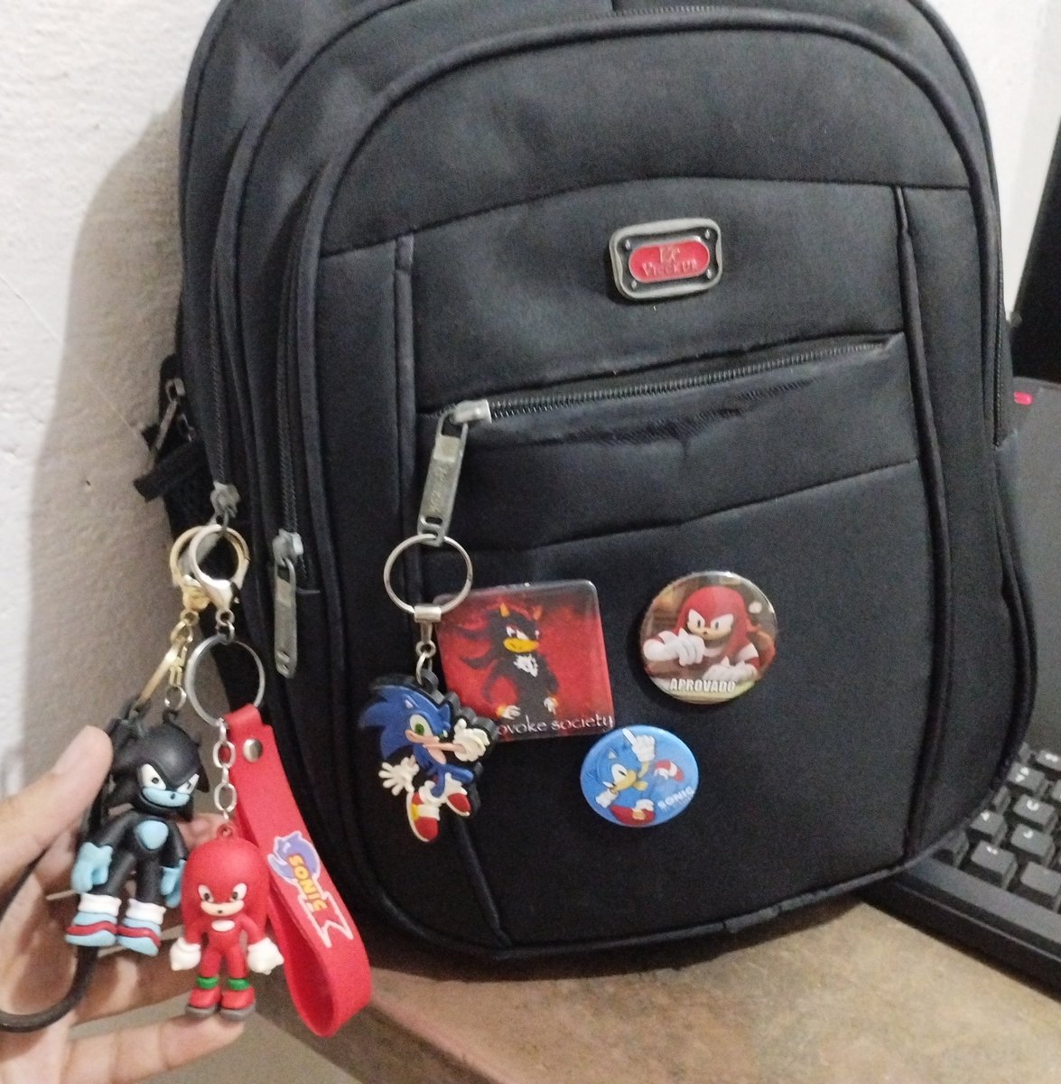 Enoopycat's tweet photo. pode não parecer mas eu gosto de Sonic https://t.co/o8bLewkHai