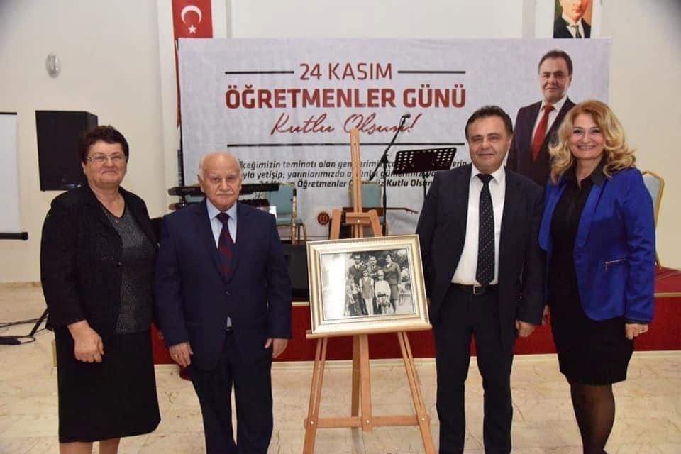 BAŞTA ANNEM BABAM OLMAK ÜZERE BİR AKADEMİSYEN OLARAK TÜM ÖĞRETMENLERİMİZİN 24 KASIM ÖĞRETMENLER GÜNÜNÜ KUTLUYORUM <a href="/gunaydingokhan/">Gökhan Günaydın</a> <a href="/herkesicinCHP/">CHP 🇹🇷</a> <a href="/barisyarkadas/">Barış Yarkadaş</a> <a href="/orhansaribalchp/">Orhan Sarıbal</a> <a href="/GaffarYakinca/">Gaffar Yakınca</a>