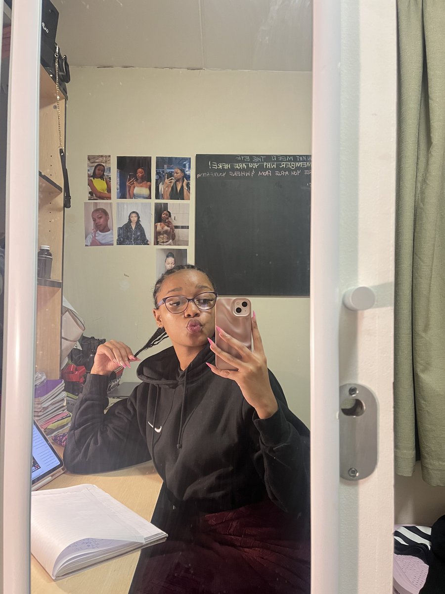 middddnighttttt's tweet image. Ad break
(Inches)😝
#womeninSTEM💋