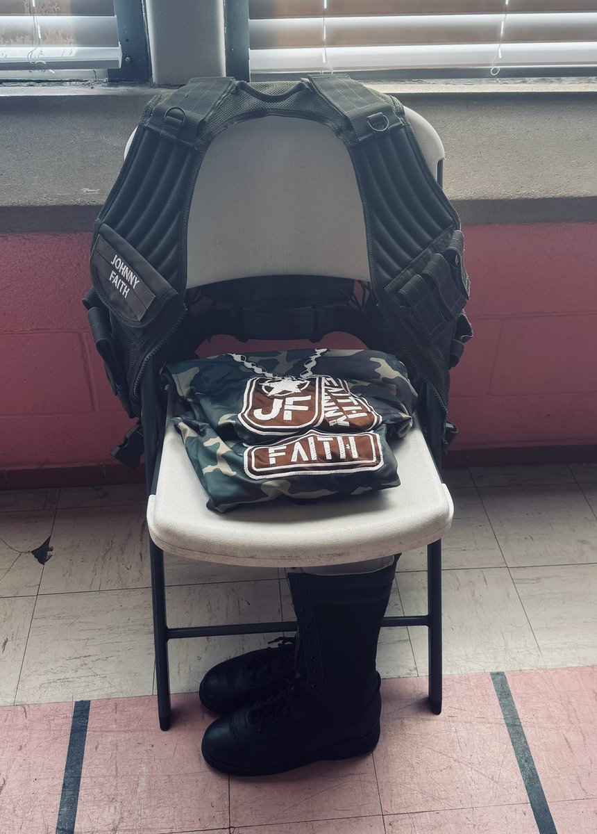 johnnyfaith704's tweet image. Battle Buddies I have arrived to @HCWLive23! Tonight in Wichita, Kansas I don new battle rattle as myself, Bruiserdor Violencia and Hector De Oro get vengeance against The 7th Seal! 
🫡 🇺🇸 🪖  

#hcw #nowheretorun #wichitakansas #war #battlefield #vengeance #closethe7thseal