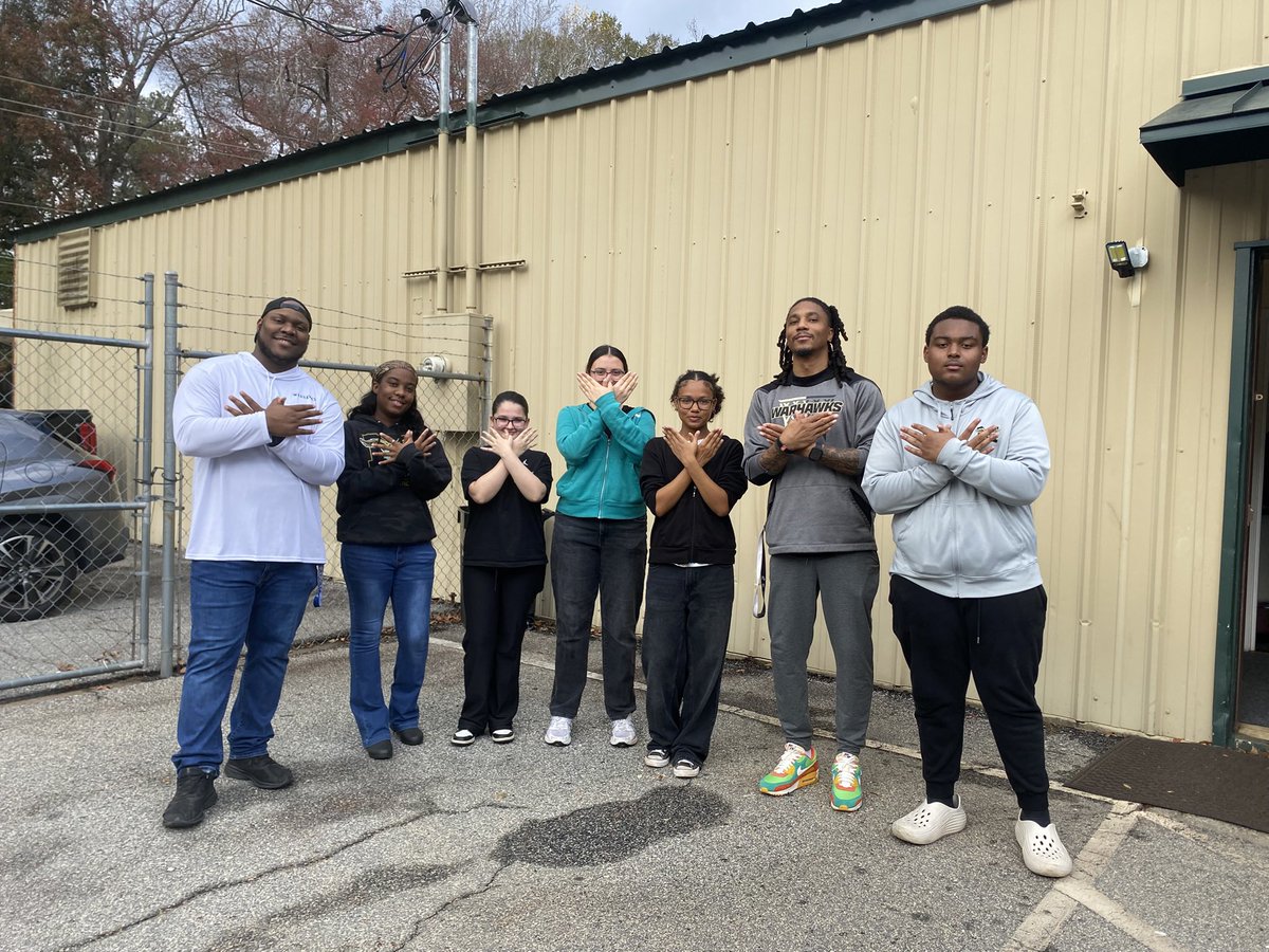 CoachQuezMartin's tweet photo. Wonderful Morning Serving our community 
Thank you Shield of Faith Christian Center for allowing the McDonough Warhawks to serve.

Warhawk PRIDE

@McDonoughHS_AD 
@MHSLadyWarhawks 
@mhswarhawkswim 
@HenryCountyBOE https://t.co/FitvOWmWbq