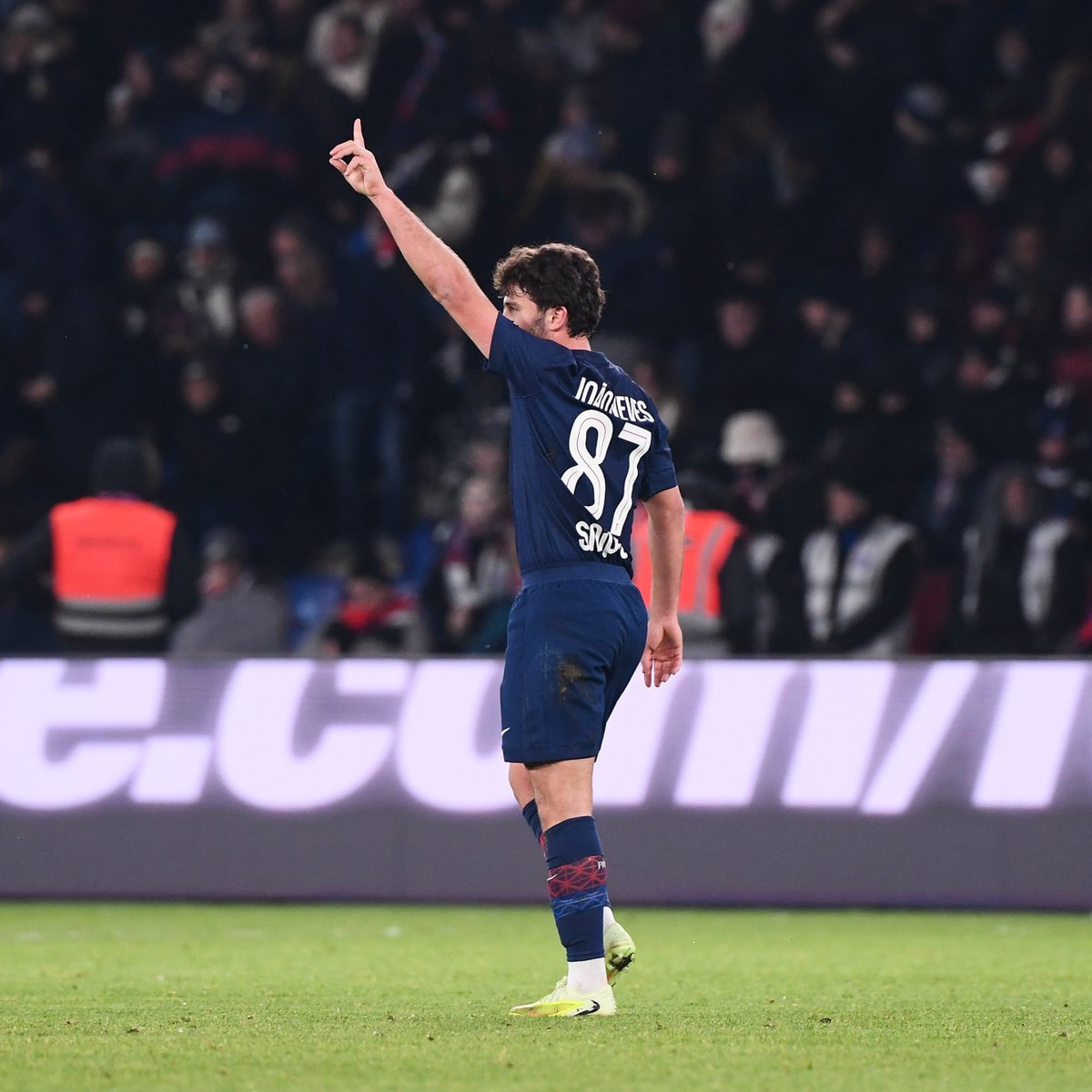 _BeFootball's tweet photo. 🚨🔥 𝗝𝗢𝗔̃𝗢 𝗡𝗘𝗩𝗘𝗦 🇵🇹 𝗖𝗛𝗔𝗡𝗚𝗘 𝗗𝗘 𝗗𝗜𝗠𝗘𝗡𝗦𝗜𝗢𝗡 ! ⚡️💎

Le Portugais explose tout : 𝟭𝟭 𝗯𝘂𝘁𝘀 𝘀𝘂𝗿 𝘀𝗲𝘀 𝟭𝟳 𝗱𝗲𝗿𝗻𝗶𝗲𝗿𝘀 𝗺𝗮𝘁𝗰𝗵𝘀 en club & sélection…

alors qu’il n’en avait inscrit que 𝟵 𝘀𝘂𝗿 𝘀𝗲𝘀 𝟭𝟰𝟲 𝗽𝗿𝗲𝗺𝗶𝗲̀𝗿𝗲𝘀 𝗿𝗲𝗻𝗰𝗼𝗻𝘁𝗿𝗲𝘀 𝗲𝗻 𝗽𝗿𝗼 ! 😳🔥

(@Statsdufoot)