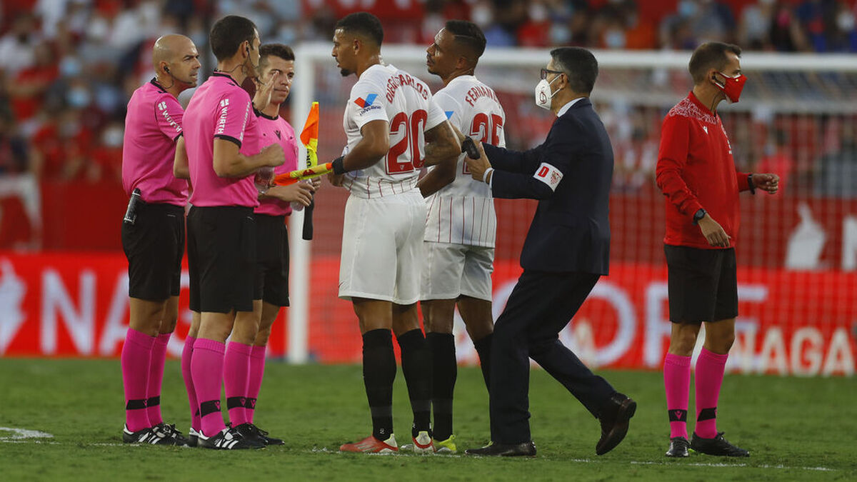 arbitropayan's tweet image. El jueves pasado (20/11/2025) me comunicó el Sevilla FC, que prescindía de mis servicios como “Delegado de Campo” en los partidos que disputa el 1er equipo y por tanto mi desvinculación del club. Han sido 12 temporadas inolvidables, habiendo participado en casi 300 partidos entre