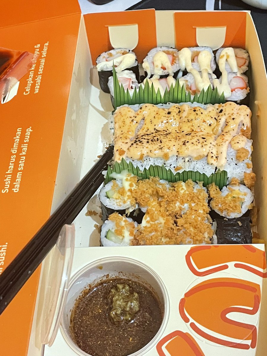 mo0uwza's tweet image. balance for eat and study 💗