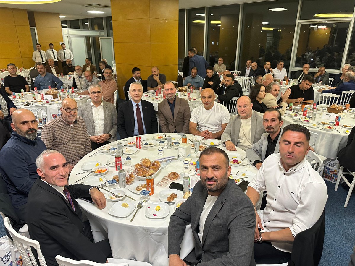 İstanbul İl Başkanlığımız tarafından düzenlenen Kulüp Başkanları Buluşmasına, Gençlik ve Spor Bakanımız Osman Aşkın Bak ve İl Başkanımız Abdullah Özdemir’in katılımıyla biz de iştirak ettik.

Gençlerimiz için ortaya konan vizyonu, sporun birleştirici gücünü ve yapılan değerli