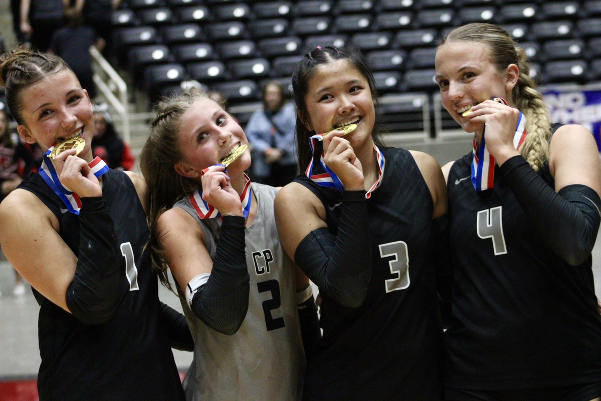 VypeATX's tweet image. 🐺RUN IT PACK!!!🏆

For the first time in program history, the UIL State🥇 title will be headed back to Cedar Park!!!⚫️🟢 @cphsvb2018 

Coach Lori McLaughlin and the T’Wolves get it done via a 3-0 W✅ over Argyle in the 5A-D2 Final

🎉LET’S GO CP💪

MVP👑
@JoyUdoye2026 (Sr. OH)