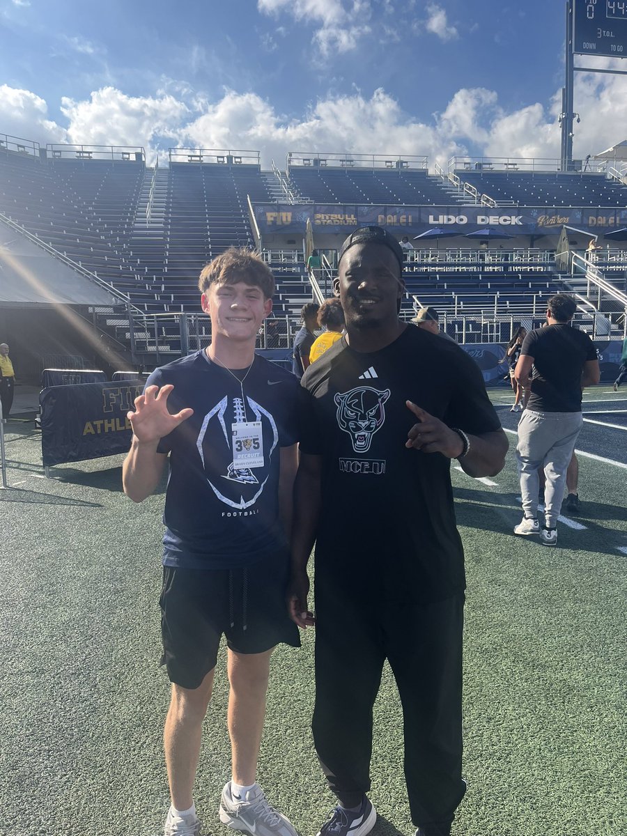 Had a great visit at FIU today. Thanks for the invite <a href="/_KDFletcher/">KD</a>  Can’t wait to come back! #PawsUp 

<a href="/ODAfootball/">Out-of-Door Football</a> <a href="/coachHollway/">Rob Hollway</a> <a href="/Coach_JMedeiros/">Josh Medeiros</a> <a href="/FIUFootball/">FIU Football</a> <a href="/K1llaKhad/">Khadry Jackson⭐️</a>
