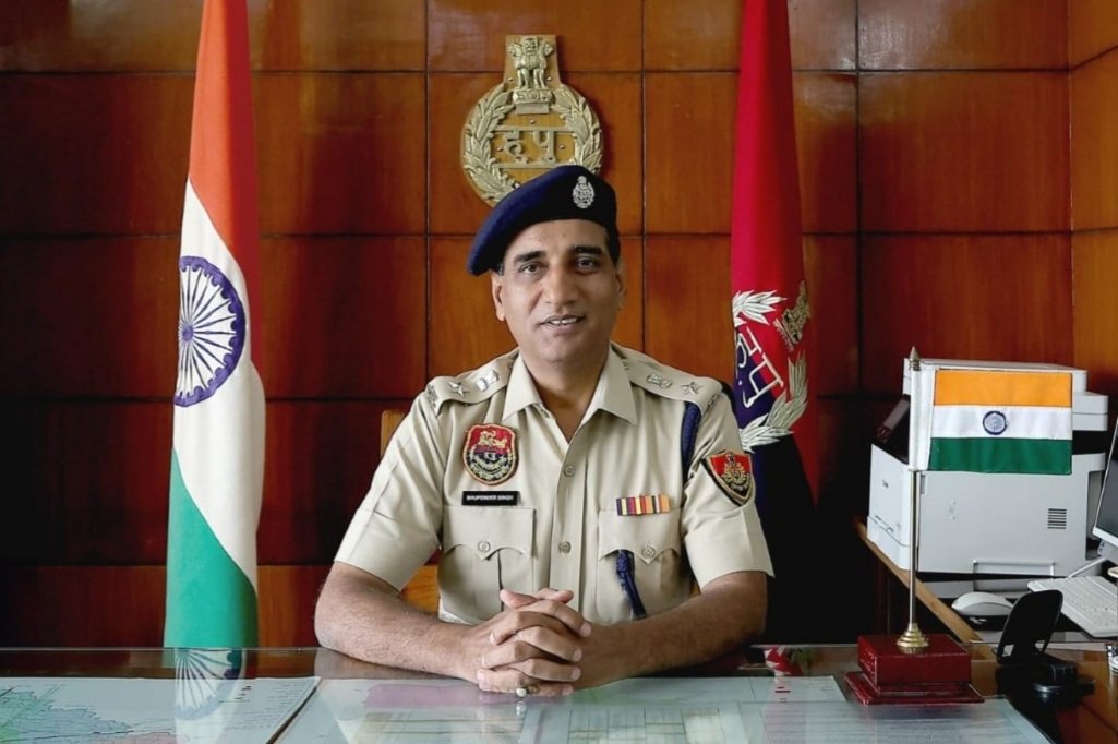 #ऑपरेशन ट्रैक डाउन के अर्तगत पानीपत पुलिस की उल्लेखनीय सफलता, 15 दिन में 222 आरोपी काबू किए 

संगठित व संगीन अपराध के 58 व अन्य अपराधों के 164 आरोपी गिरफ्तार किए

28 आरोपियों की हिस्ट्री सीट खोली, 45 की अपडेट की

6 देसी पिस्तौल,11 कारतूस, 3 चाकू,1 तलवार व 1 कुल्हाड़ी बरामद की गई