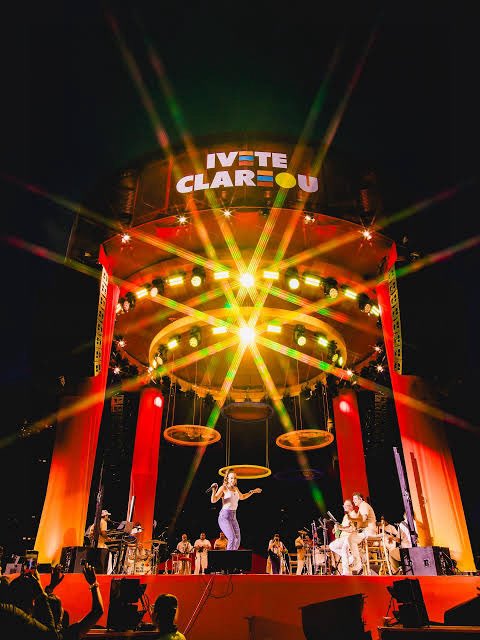 🚨 Anitta fará uma participação hoje no "CLAREOU" de Ivete Sangalo, no Rio de Janeiro.