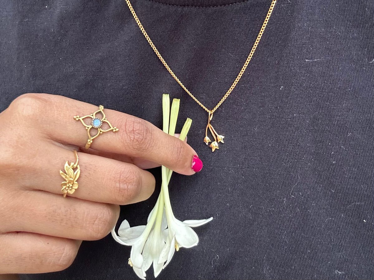 mine matches with my fav flowers