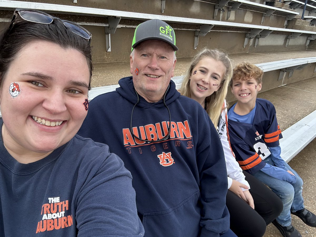 Lindsey_peezy's tweet photo. #wareagle #wde #auburntigers #auburnvsmercer #auburn #jumbotron #familytime https://t.co/v7IpPUUnNL