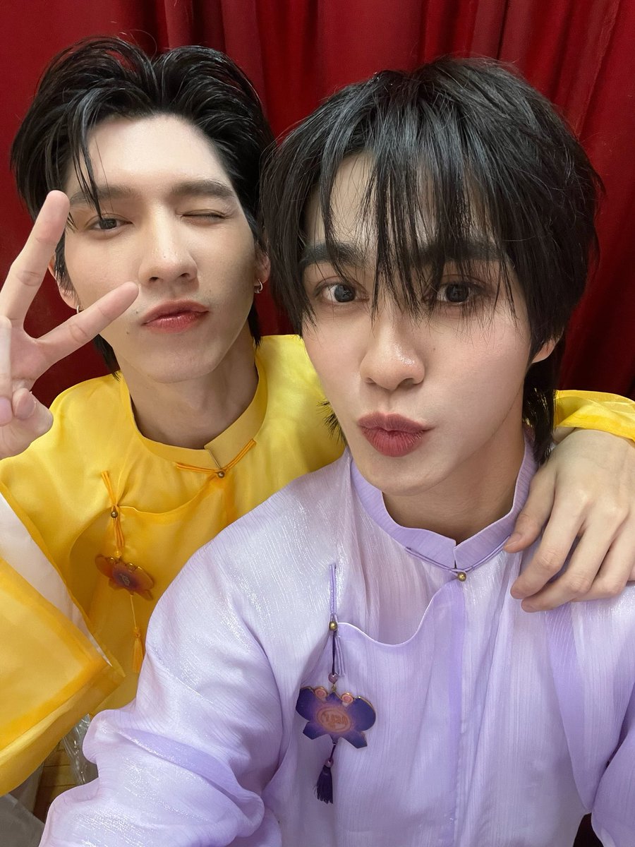 besevboom's tweet photo. ขอบคุณทุกคนที่มาหาเรานะครับ ดีใจที่ได้มาที่นี่อีกครั้ง ได้มาเจอทุกคน น่ารักกันมากๆเลย หวังว่าทุกคนจะมีความสุขกลับไปนะครับ ไว้มีโอกาสมาเจอกันใหม่นะครับ รักนะครับ💜🥺

AOUBOOM FANDAY IN VIETNAM
#ABFANDAYxVIETNAM https://t.co/Qa9hDEaMvY