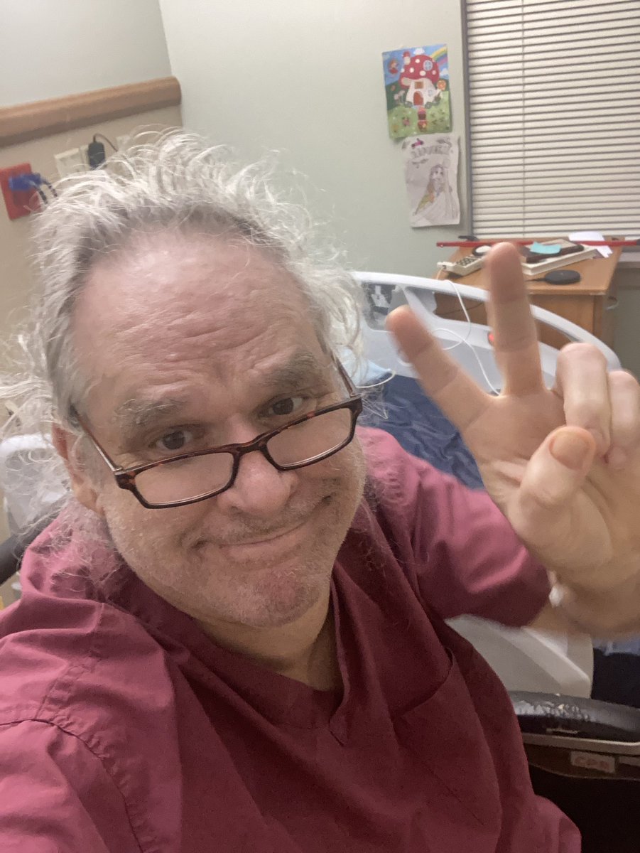 lu5cus's tweet image. Just another goofy selfie from Spinal Injury Ward #thebigc #tumorint4