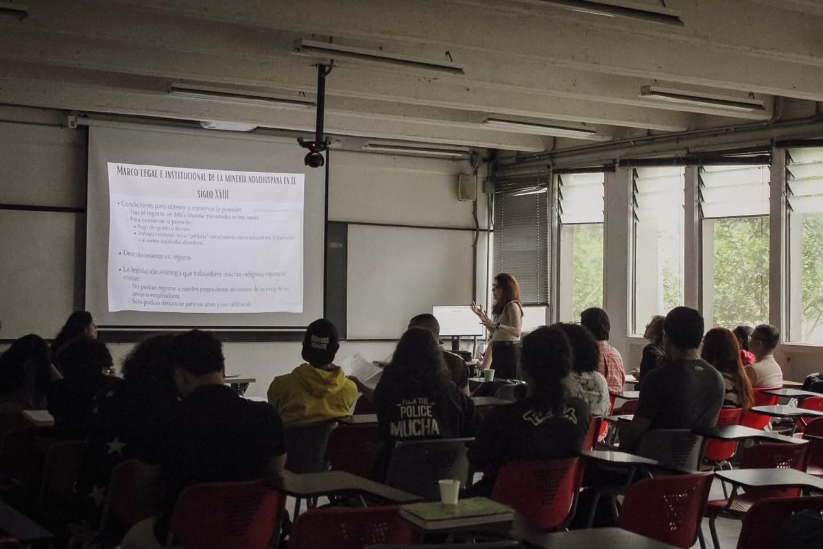 La mesa de los mundos mineros. Reencuentros y nuevos encuentros 🤩

Mil gracias a César Lenis por la invitación (y a Gregorio por insistir en que volviera a Medellín). 

(Segunda foto robada del Facebook de FCHE -  Universidad Nacional de Colombia )