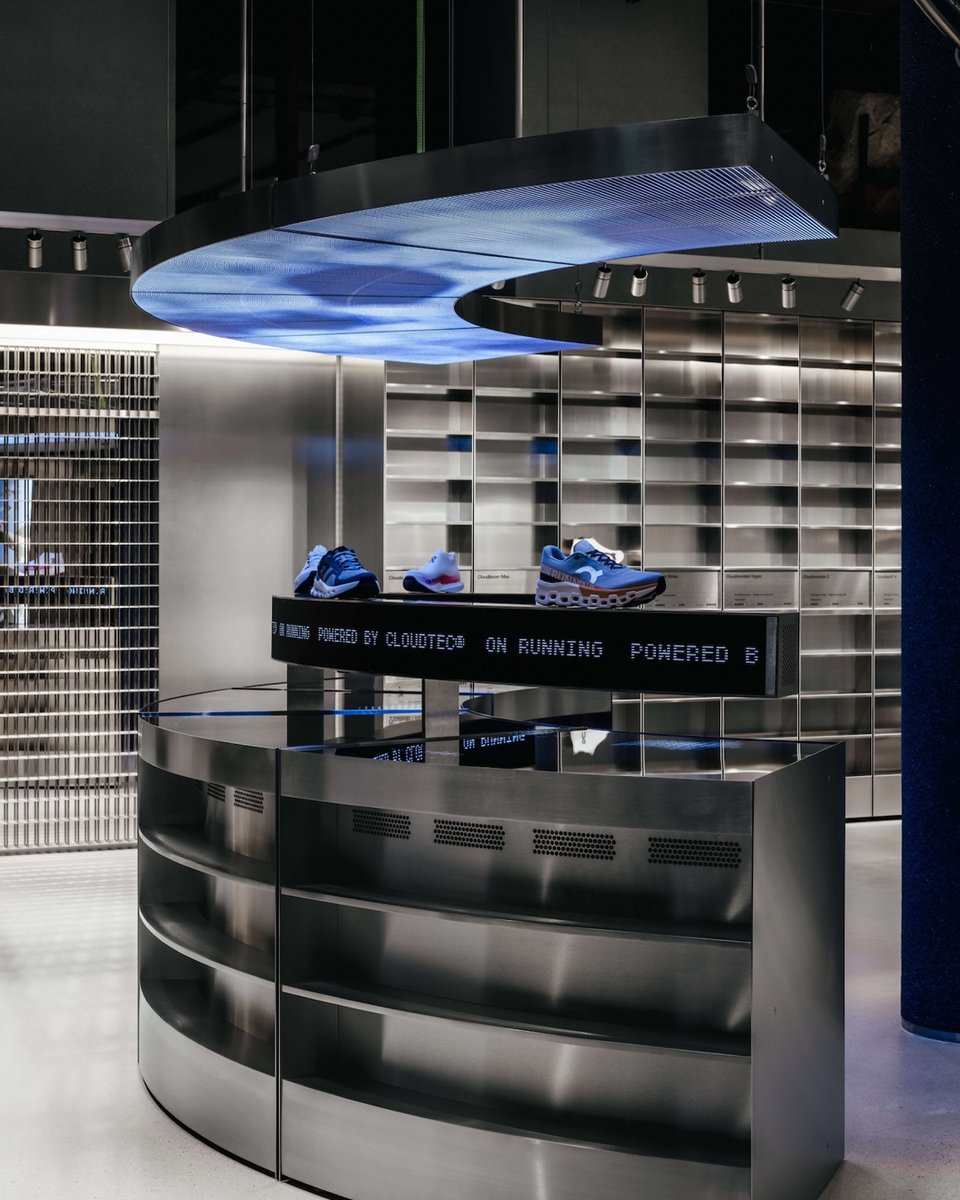 the_databaseco's tweet image. Immersive spatial storytelling showcasing ON’s design innovation and performance ethos.

—
⁠
Project by: @TomorrowBureau  &amp;amp; Modem Works
Client: @on_running 

Full case study:
tomorrowbureau.io/projects/on-ru…

#immersiveexperience #digitalexperience