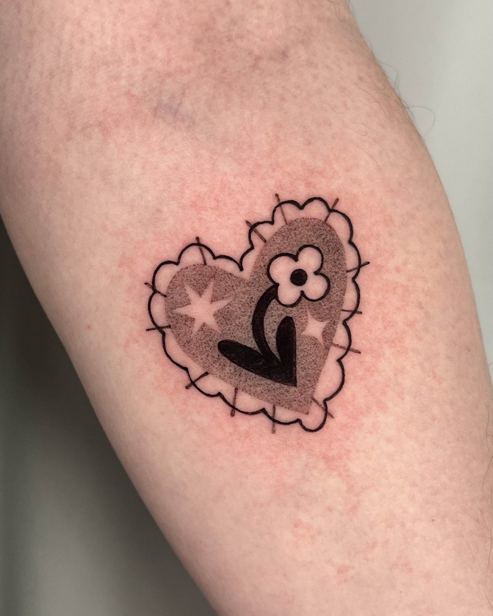 I love doing decorative lil tattoos!!